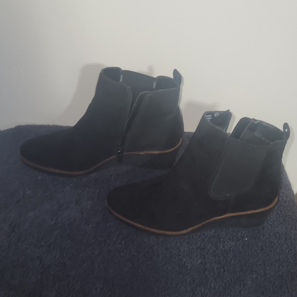 Aerosoles Beki Black Suede Wedge Ankle Boots Ladies Size 7. - Picture 6 of 7